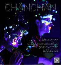 Visuel d'une performance musical avec une photo aux couleurs sombres avec deux personnes de profil, déguisées et entourées de lumières led colorées